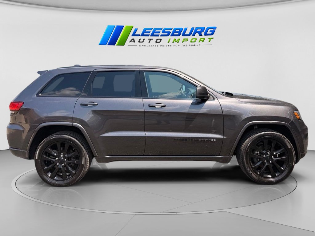 Used 2017 Jeep Grand Cherokee Altitude AWD/4WD image 1