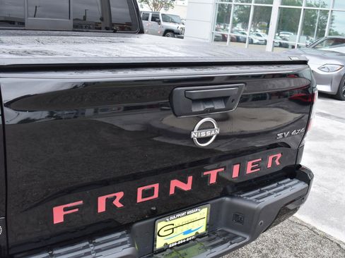 Used 2022 Nissan Frontier SV w/ Technology Package AWD/4WD image 9