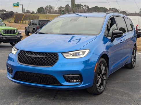 New 2026 Chrysler Pacifica Select image 4