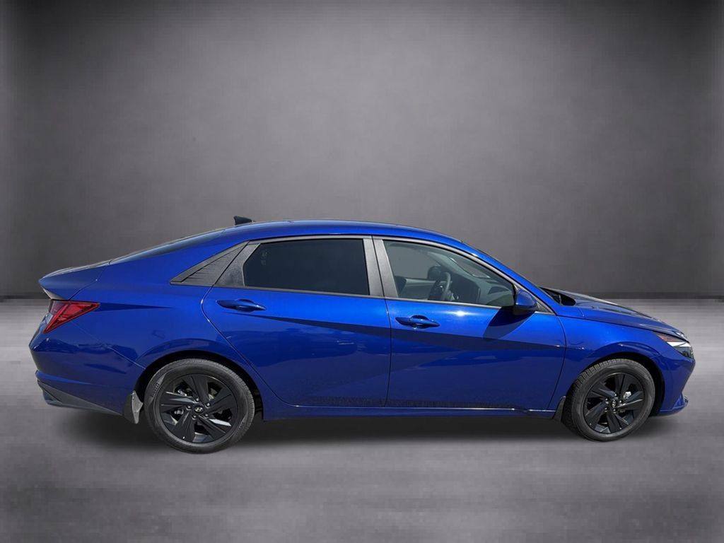 Certified 2023 Hyundai Elantra Blue FWD image 9