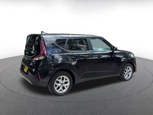 Used 2025 Kia Soul LX w/ LX Technology Package FWD image 16