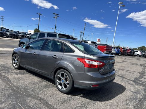 Used 2013 Ford Focus SE FWD image 3