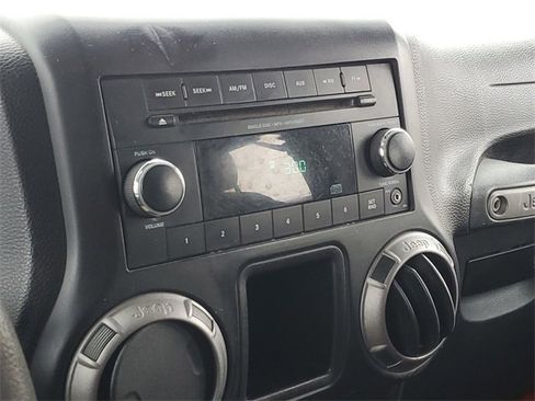 Used 2018 Jeep Wrangler Unlimited Sport image 13