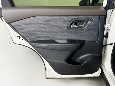 Used 2023 Nissan Rogue SV FWD image 25