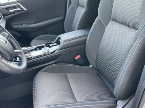 Used 2025 Mitsubishi Outlander ES image 11