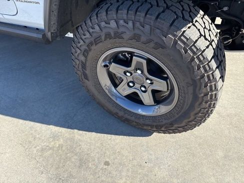 Used 2024 Jeep Gladiator Mojave w/ Safety Group image 11