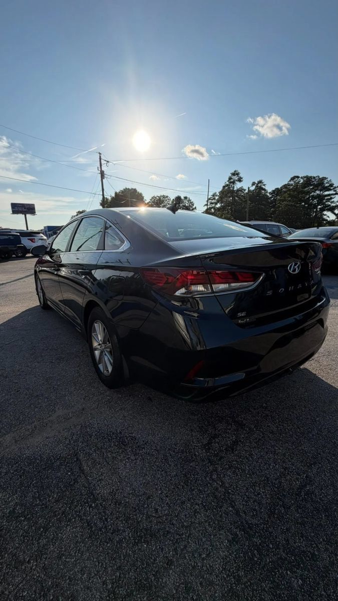Used 2019 Hyundai Sonata SE w/ Cargo Package FWD image 3