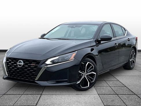 Used 2024 Nissan Altima 2.5 SR FWD image 1