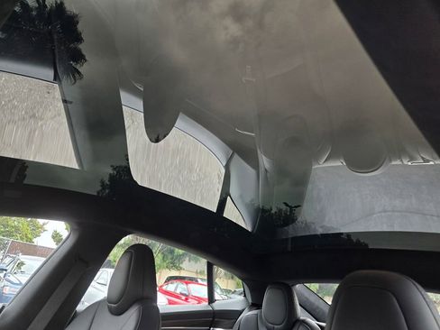 Used 2022 Tesla Model S AWD/4WD image 17