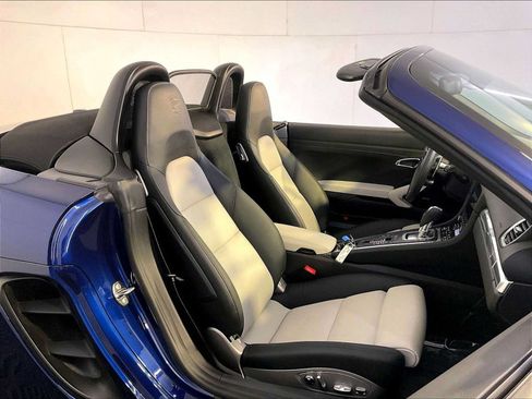 Used 2022 Porsche 718 Boxster RWD image 18