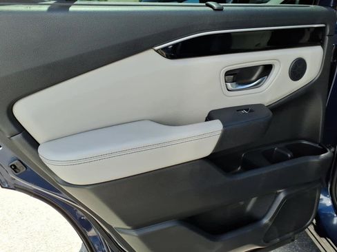 Used 2023 Honda Pilot Touring image 12