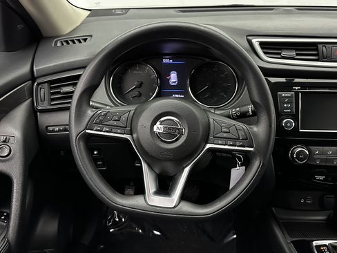 Used 2018 Nissan Rogue S image 22