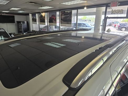 Used 2018 Chrysler Pacifica Limited image 34