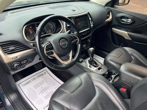 Used 2018 Jeep Cherokee Limited AWD/4WD image 16