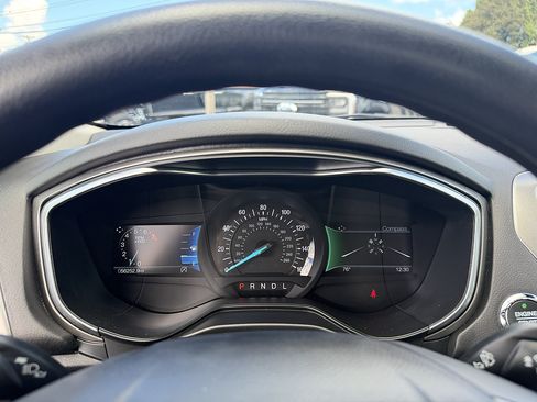 Used 2020 Ford Fusion SE FWD image 14