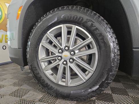 Used 2023 Chevrolet Traverse LT w/ Rear Camera Mirror Package image 33