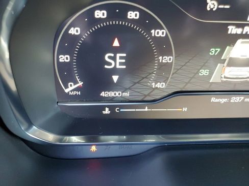 Used 2024 GMC Yukon XL SLT image 7