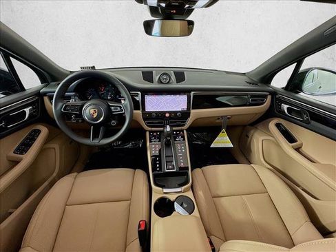 Certified 2025 Porsche Macan AWD/4WD image 24
