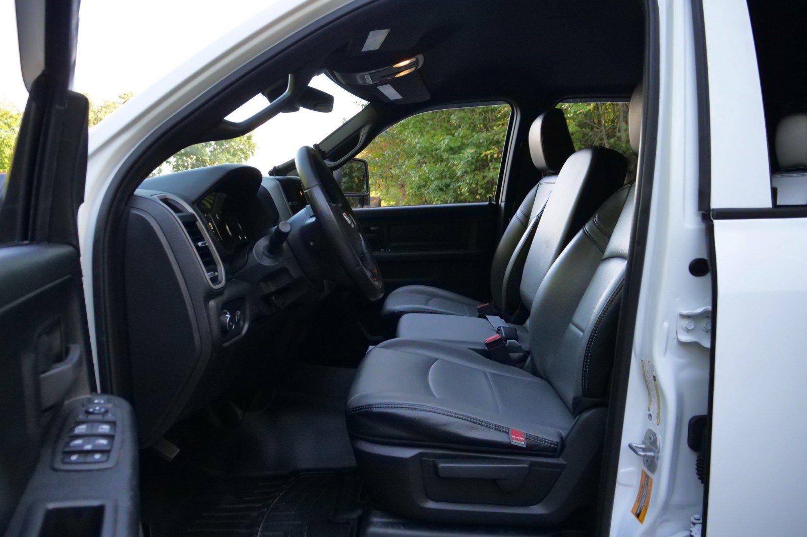 Used 2023 RAM 3500 Tradesman w/ Chrome Appearance Group AWD/4WD image 29