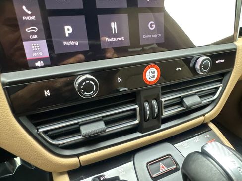 Used 2023 Porsche Macan AWD/4WD image 64