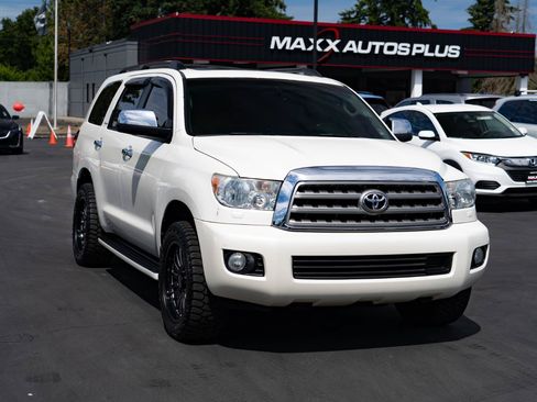 Used 2014 Toyota Sequoia Platinum AWD/4WD image 2