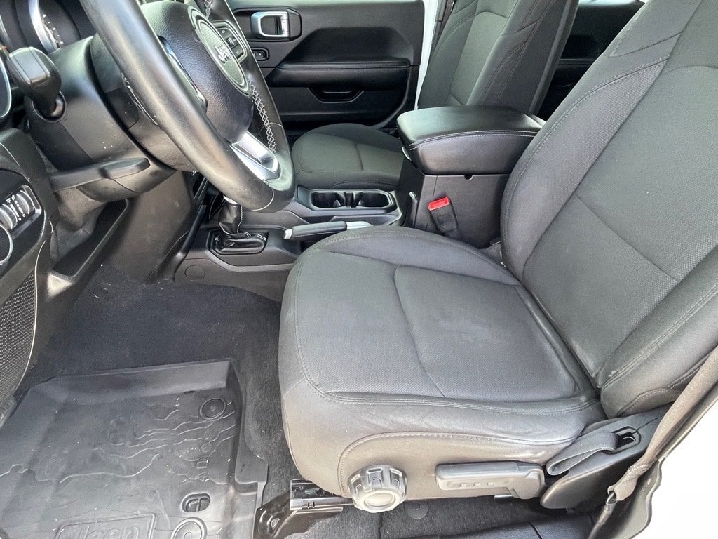 Used 2018 Jeep Wrangler Unlimited Sahara AWD/4WD image 13
