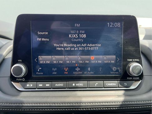 Used 2025 Nissan Rogue S FWD image 28