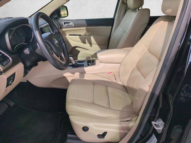 Used 2017 Jeep Grand Cherokee Limited RWD image 16