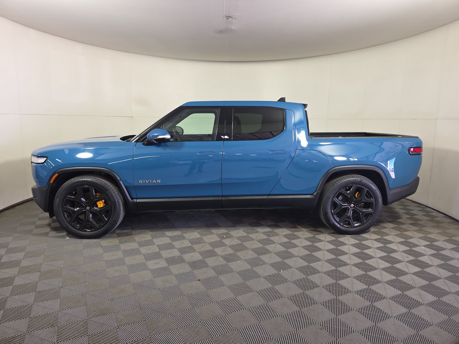 Used 2022 Rivian R1T Adventure AWD/4WD image 2