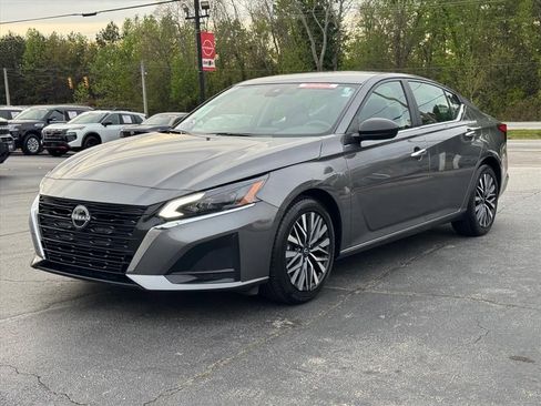 Certified 2025 Nissan Altima 2.5 SV FWD image 7