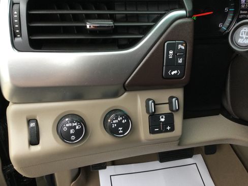 Used 2015 Chevrolet Tahoe LTZ AWD/4WD image 13