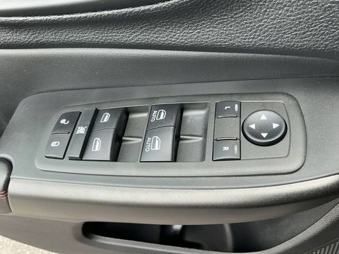 Used 2021 Jeep Cherokee Trailhawk AWD/4WD image 12