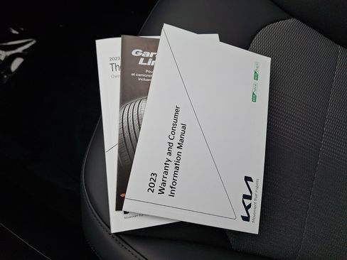 Used 2023 Kia Niro EX Touring image 30