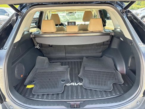 Used 2021 Toyota RAV4 XLE Premium AWD/4WD image 33