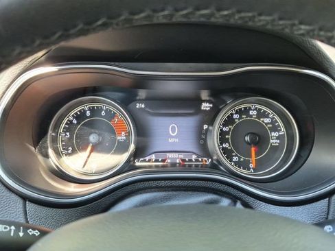 Used 2019 Jeep Cherokee Trailhawk w/ Comfort/Convenience Group AWD/4WD image 16