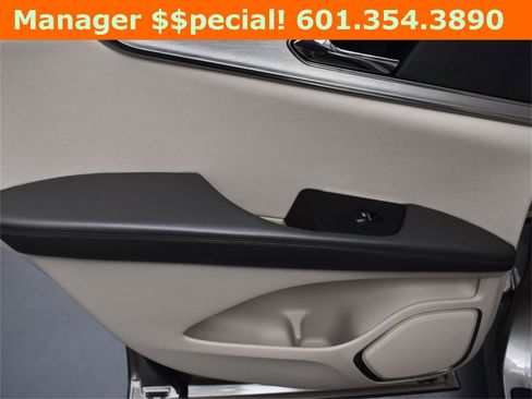 Used 2020 Lincoln Nautilus FWD w/ Equipment Group 101A image 15