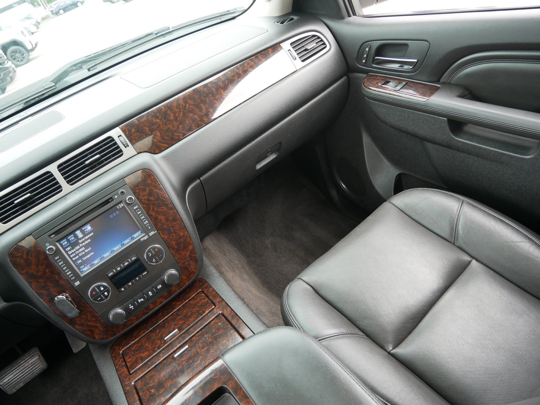 Used 2014 GMC Sierra 2500 Denali w/ Suspension Package, Off-Road AWD/4WD image 11