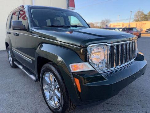 Used 2011 Jeep Liberty Limited w/ Tire & Wheel Group image 2