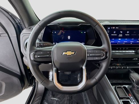 Used 2024 Chevrolet Colorado LT w/ LT Convenience Package image 11