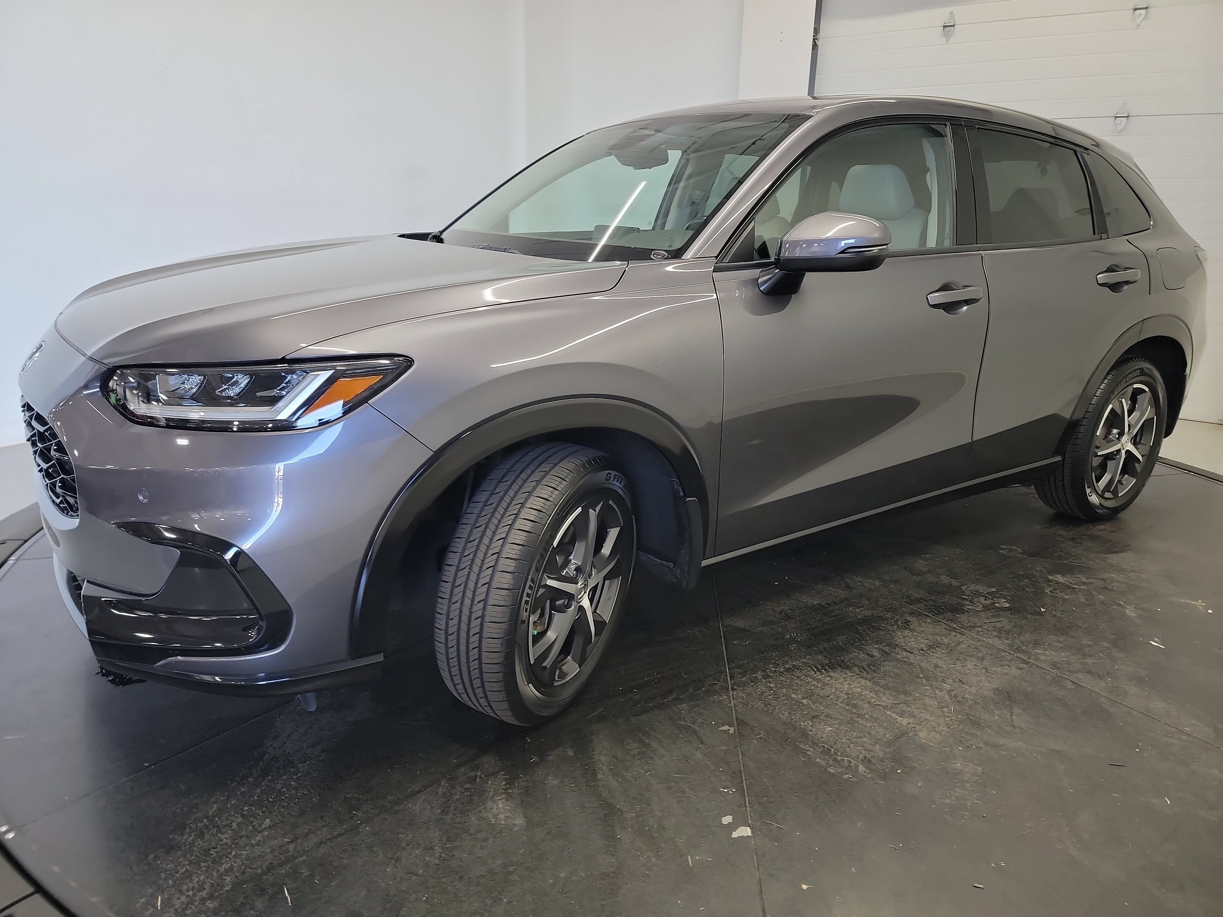 Used 2023 Honda HR-V EX-L image 3