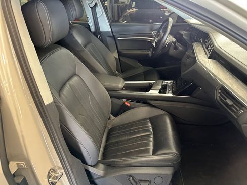 Used 2021 Audi e-tron Premium w/ Convenience Plus Package image 26