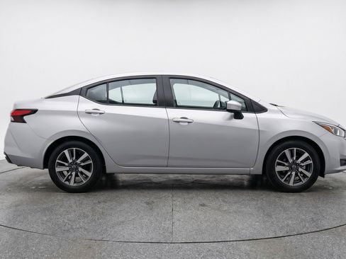 Used 2025 Nissan Versa SV FWD image 11