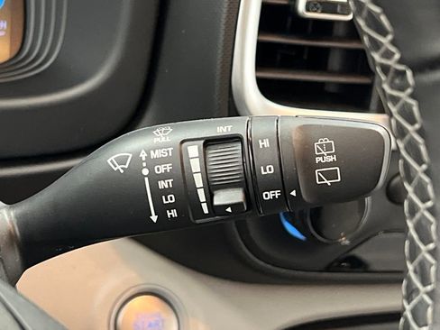 Used 2025 Hyundai Venue SEL image 39