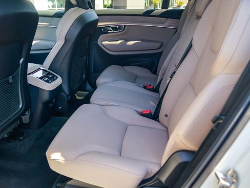 Used 2026 Volvo XC90 B5 Core image 19