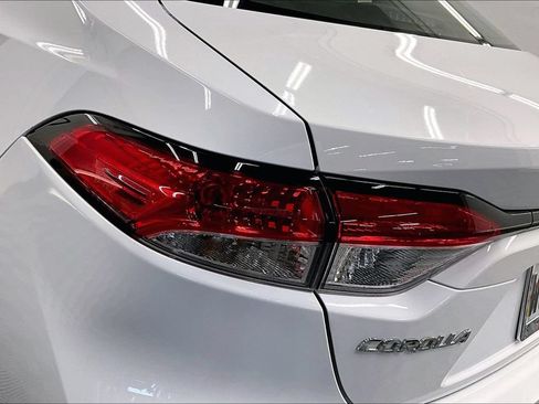 Used 2021 Toyota Corolla LE FWD image 27