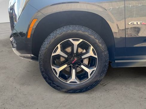 Certified 2025 GMC Yukon XL AT4 w/ AT4 Premium Package AWD/4WD image 9