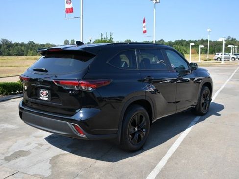 Used 2025 Toyota Highlander XLE image 6