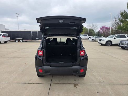 Used 2018 Jeep Renegade Latitude w/ Cold Weather Group AWD/4WD image 23