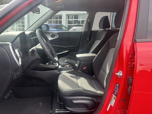 Used 2024 Kia Soul LX w/ Option Group 015 FWD image 9