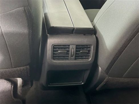 Used 2024 Nissan Rogue S image 24